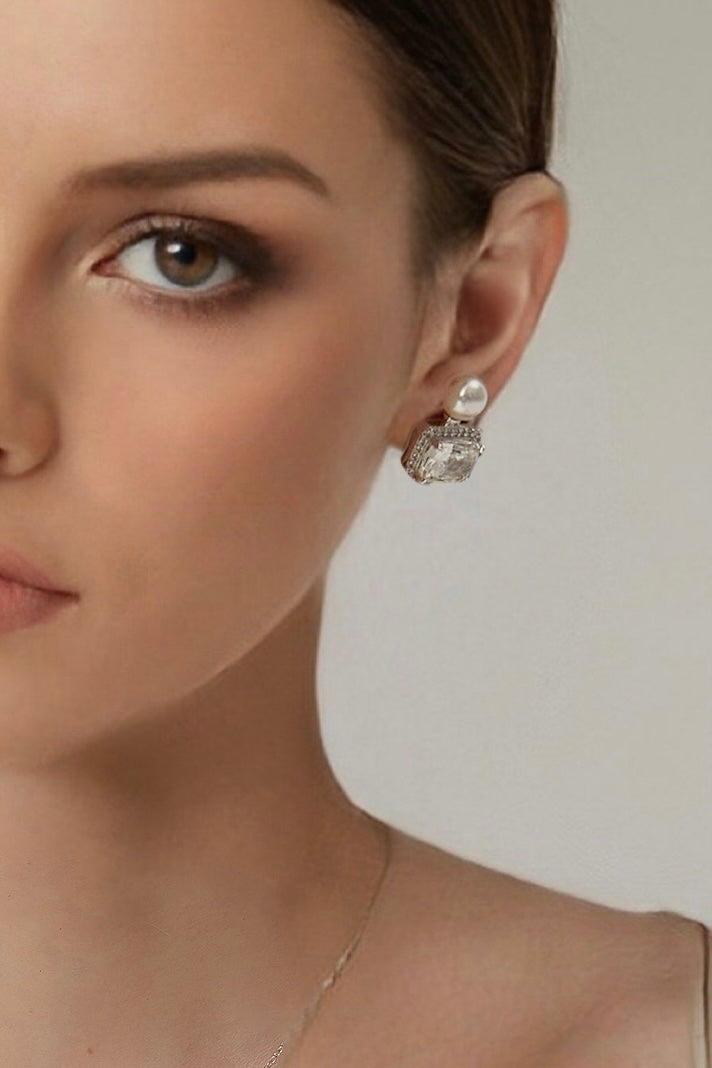 LE PERFUME WHITE SQUARE STONE EARRINGS WITH PEARL