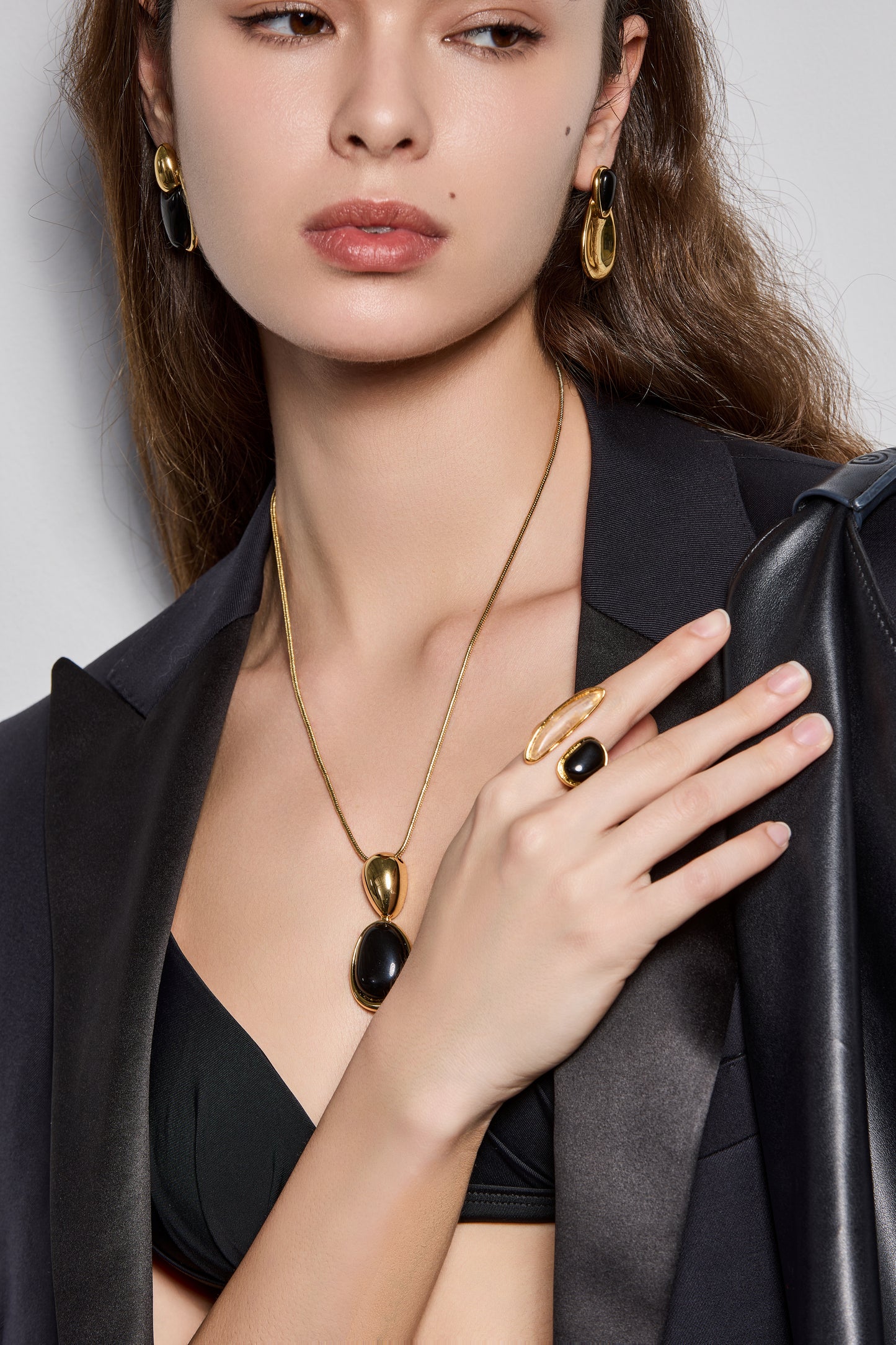 GEM GAZE IRREGULAR BLACK AGATE GOLD EARRINGS