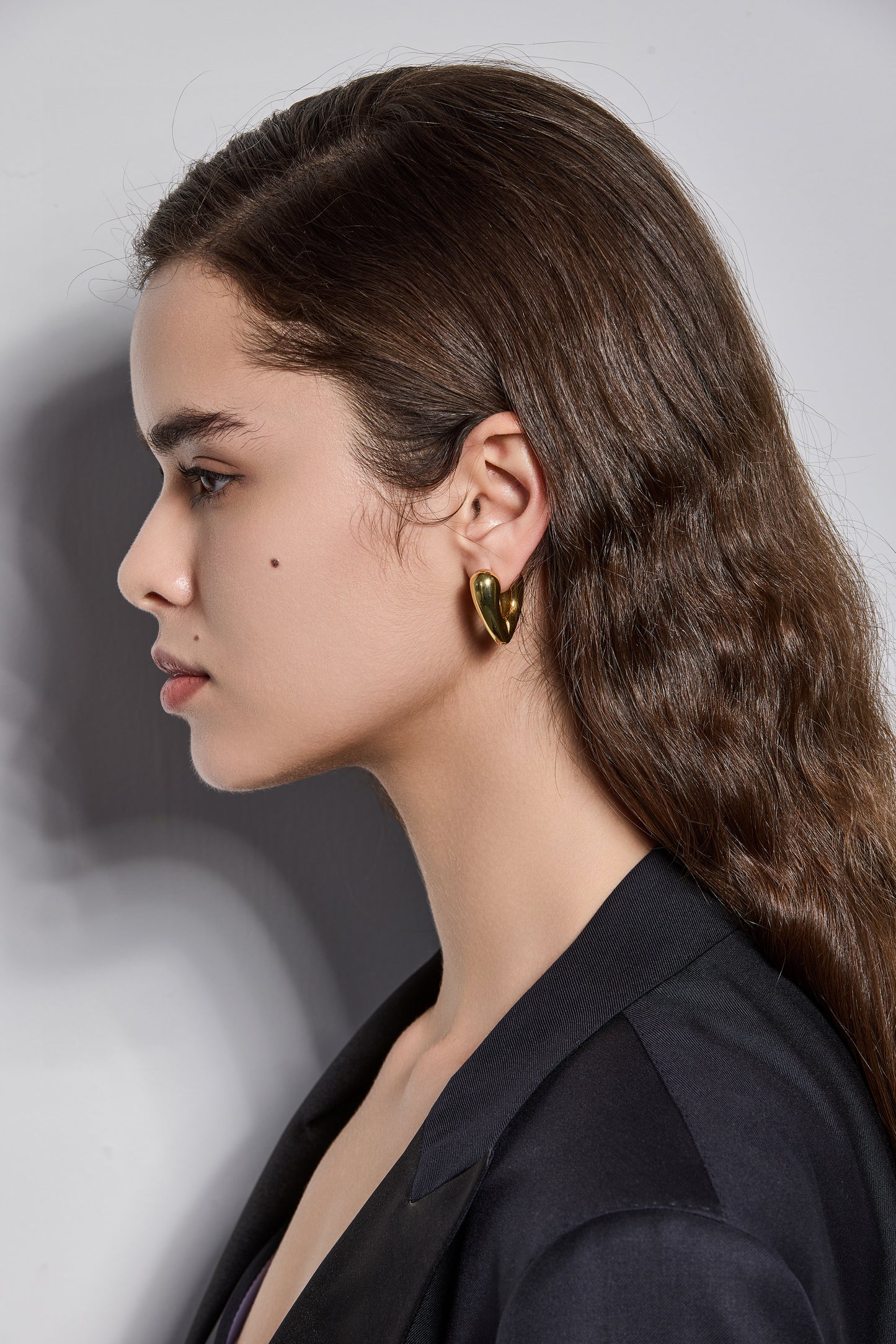 CLASSIC AMOUR HEART HOOP EARRINGS IN BRASS WITH GOLD FINISH