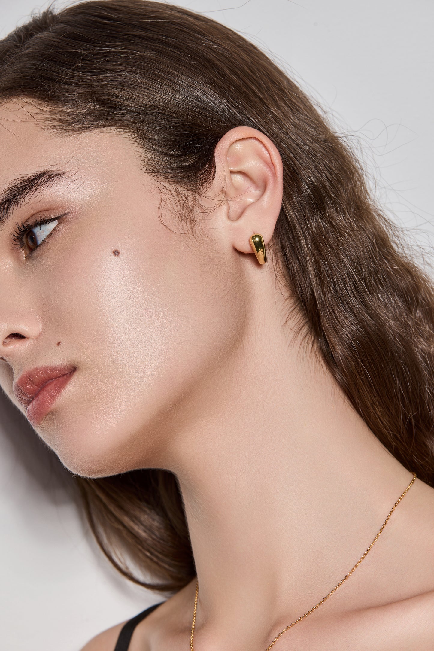 CLASSIC AMOUR HEART HOOP EARRINGS IN BRASS WITH GOLD FINISH