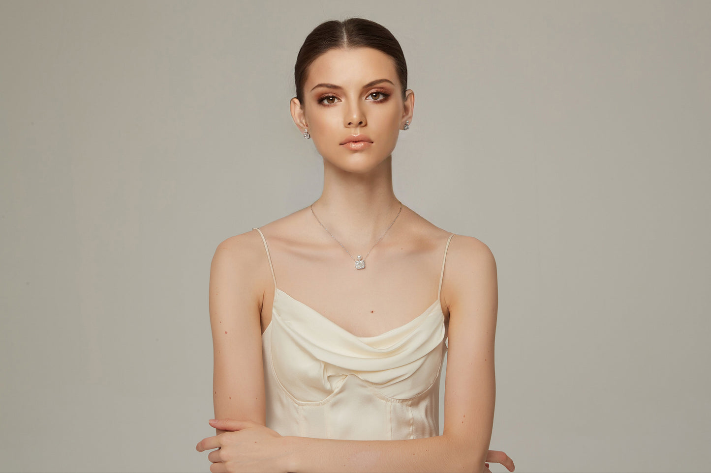 LE PERFUME WHITE SQUARE STONE EARRINGS WITH PEARL