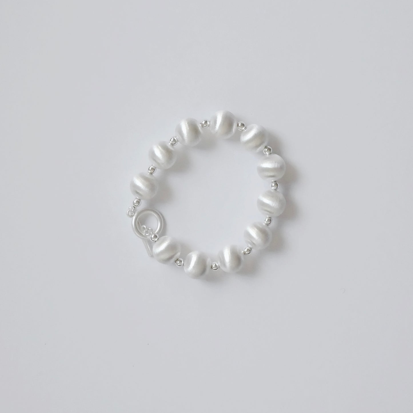CLASSIC 18CM HANDCRAFTED PLATINUM-PLATED FINE TEXTURED BRACELET