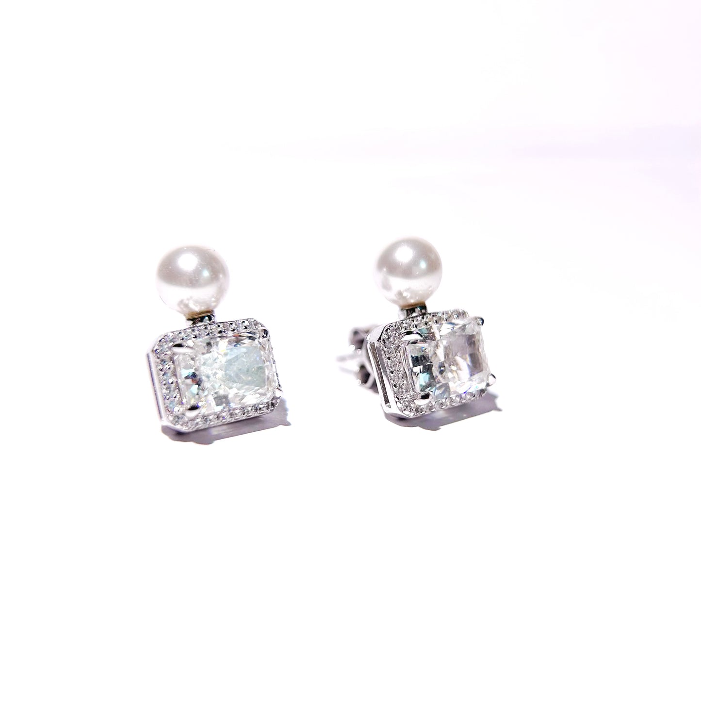 LE PERFUME WHITE SQUARE STONE EARRINGS WITH PEARL