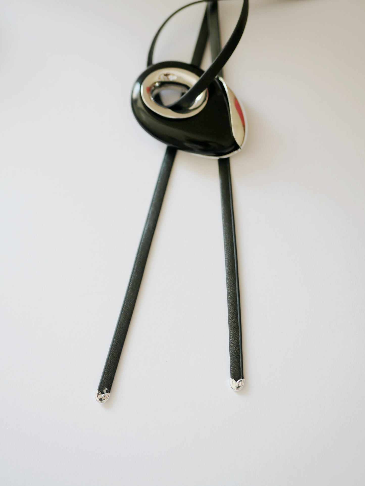GEM GAZE MIDNIGHT DROP SILVER BLACK AGATE NECKLACE WITH LEATHER CORD