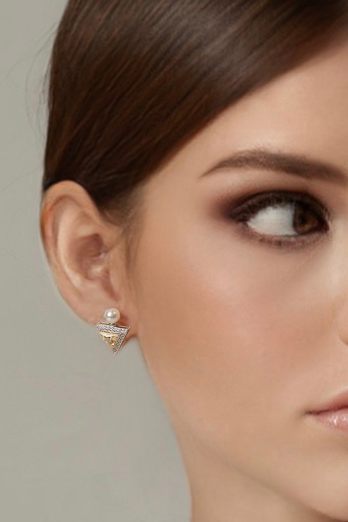 LE PERFUME YELLOW TRIANGLE STONE EARRINGS WITH PEARL