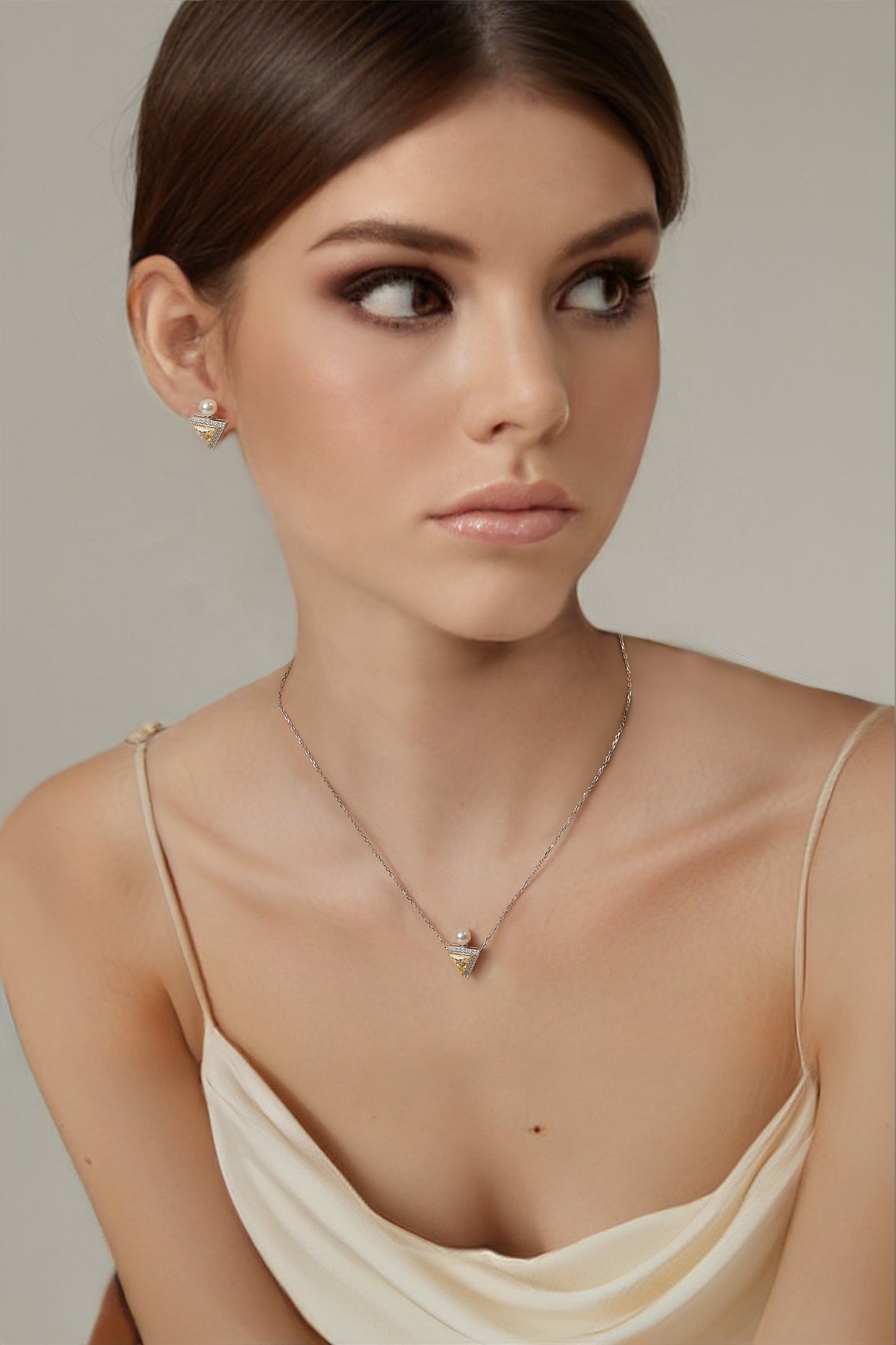 LE PERFUME YELLOW TRIANGLE STONE EARRINGS WITH PEARL